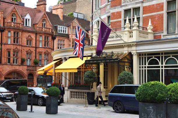 London luxury hotel Connaught Hotel five star luxury hotel in Mayfair district, London. There are 45,000 hotels in the UK. door attendant photos stock pictures, royalty-free photos & images