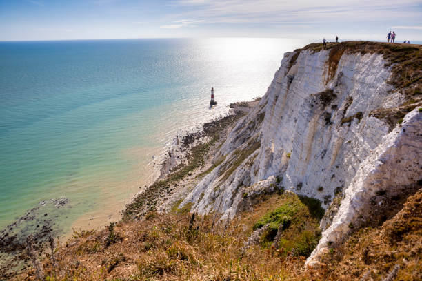 latarnia morska i klif beachy head - sussex zdjęcia i obrazy z banku zdjęć