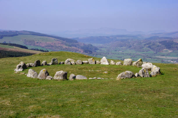 moel ty uchaf stone circle nel denbighshire, galles - stone circle foto e immagini stock