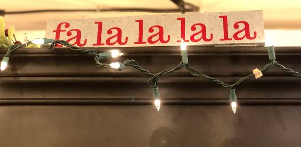 istock Festive Christmas makes la la la sign 1256193624