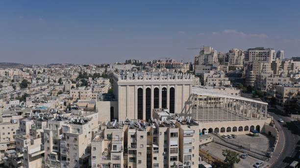 jerusalem belz great synagogue in romema neighbourhood, aerial - yiddish imagens e fotografias de stock