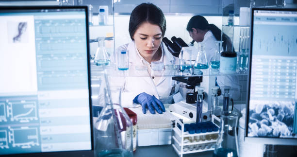 istock Female team working in futuristic laboratory 1256322801