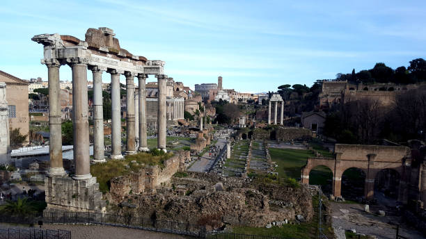 古代ローマのフォーラムの眺め - travel tourist roman forum rome ストックフォトと画像