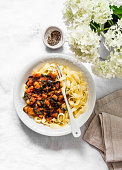 frische-hausgemachte-tagliatelle-pasta-mit-auberginen-tomaten-spinat-vegetarische-sauce-auf.jpg?b=1&s=170x170&k=20&c=bfGMKSHv4qcTTyUidcdsZROyL4b7OEOjqBC2YS4LtHg=