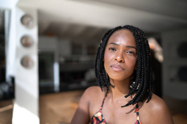 portrait of a woman at home - braids african descent women pensive imagens e fotografias de stock