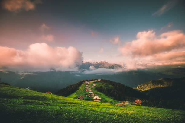 zachód słońca z płaskowyżu pokut, camlıhemsin, region blacksea, turcja - turkey black sea coast zdjęcia i obrazy z banku zdjęć