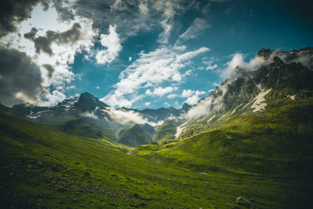 wunderschöne aussicht auf die landschaft vom kackar mountains nationalpark, rize, türkei - plateau stock-fotos und bilder