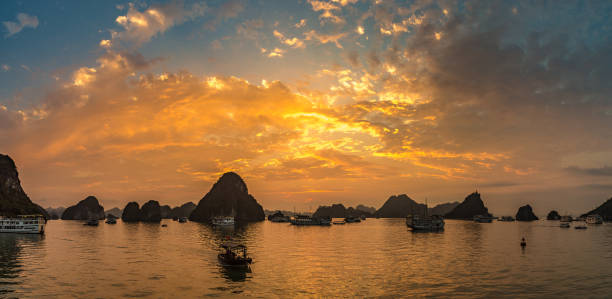 istock Sunset in Halong bay, Vietnam 1256376194