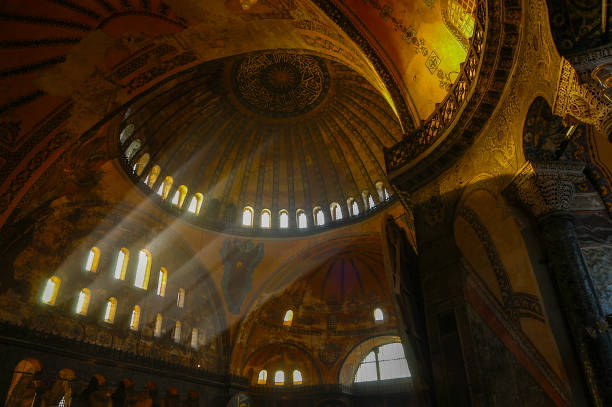 frescos cristianos y decoraciones islámicas de santa sofía. - la mezquita cathedral fotografías e imágenes de stock
