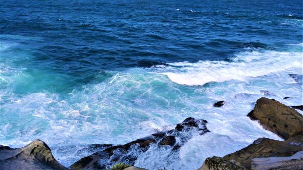 シドニーベイ国立公園の壮大な自然の景色 - travel destinations rocky coastline moody sky clear sky ストックフォトと画像