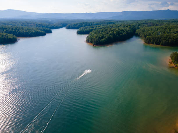 vista aérea del lago james en el oeste de carolina del norte - mountain mountain range north carolina blue fotografías e imágenes de stock