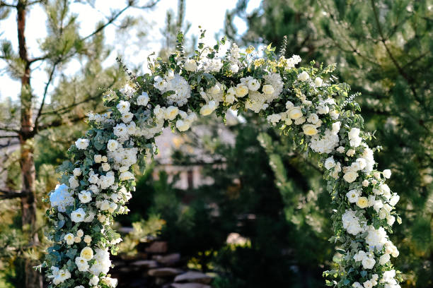 Outdoor wedding ceremony setup Outdoor wedding ceremony setup, wedding arch decorated with pastel white flowers country wedding arches stock pictures, royalty-free photos & images