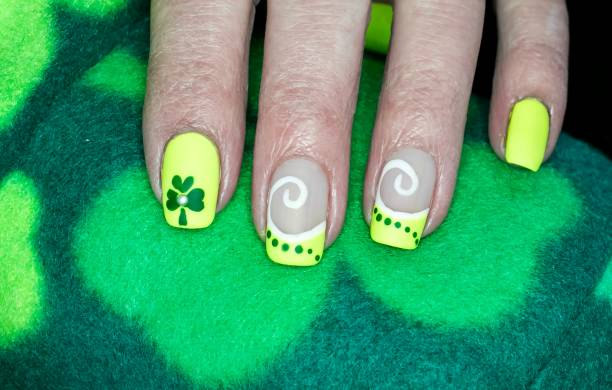 istock Clover and Polka Dot Nail Art Design 1256489868