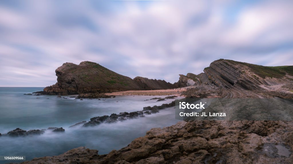 Rocky Seascape Wallpaper Madero Beach In Liencres Stock Photo - Download  Image Now - Atlantic Ocean, Bay of Water, Beach - iStock
