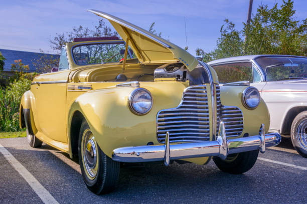 buick special convertible 1940 - retro revival cruise hood car foto e immagini stock