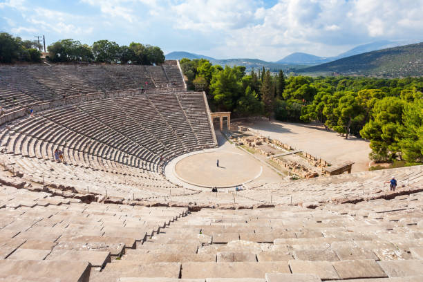 epidaurus ancient theatre, grecja - epidaurus greece epidavros amphitheater zdjęcia i obrazy z banku zdjęć