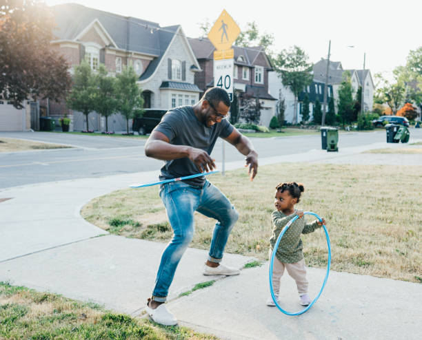 hula hoop with dad - lifestyles residential structure community house imagens e fotografias de stock