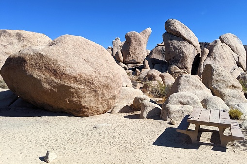 Picnic table at White Tank Campground, near the Arch Rock at Joshua Tree National Park