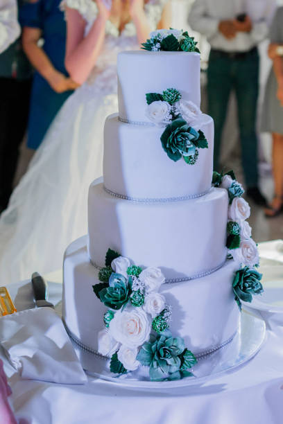 istock the groom and the bride cut the wedding cake 1256616983