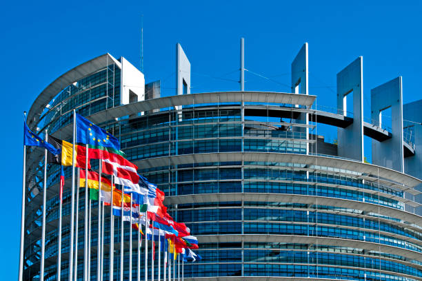 le bâtiment du parlement européen à strasbourg - bas rhin photos et images de collection
