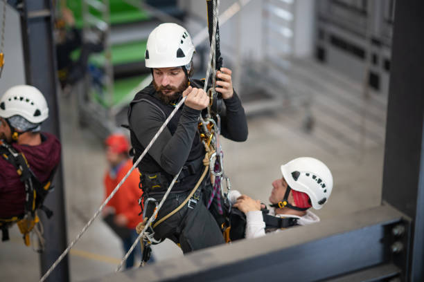 treinamento de escalada - education high up sport sports helmet - fotografias e filmes do acervo