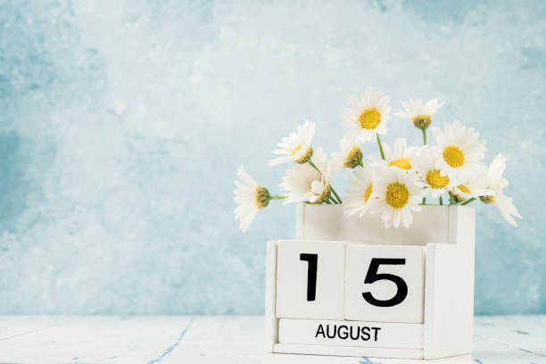 istock White cube calendar for august decorated with daisy flowers 1256680273