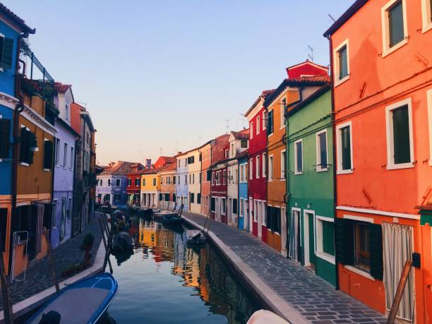 бурано италия венеция - vibrant color venice italy travel destinations architecture стоковые фото и изображения