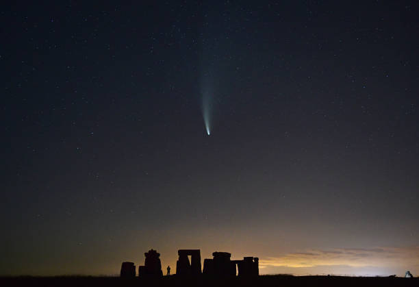 cometa neowise - stonehenge ancient civilization religion archaeology foto e immagini stock