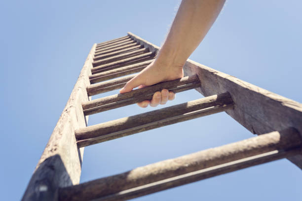 escalera de éxito - ladder fotografías e imágenes de stock