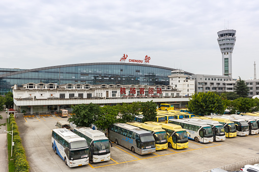 中国の成都双流国際空港ターミナルとタワー - ストックフォト・写真素材...