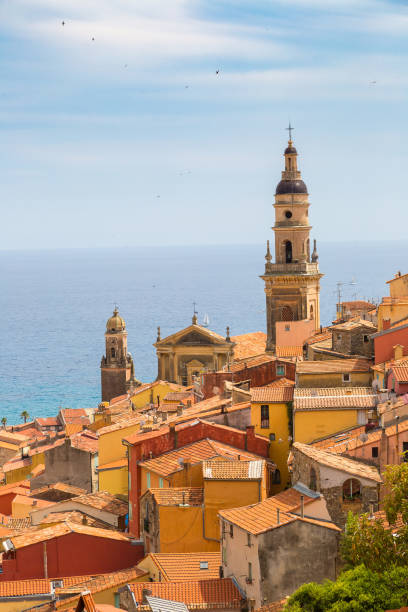 panoramiczny widok na menton, francja - aerial view cityscape menton beach zdjęcia i obrazy z banku zdjęć