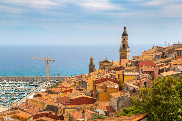 vue panoramique de menton, france - aerial view cityscape menton beach photos et images de collection