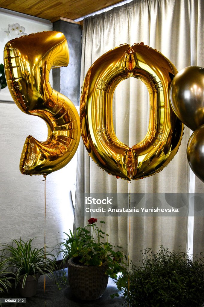 Ringlet blad speelplaats Gold Inflatable Balls In The Form Of A Figure 50 Birthday Anniversary Party Gold  50th Birthday Party Balloons Stock Photo - Download Image Now - iStock