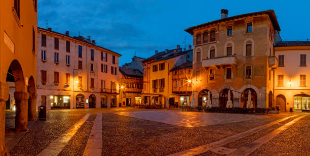 istock Como - The square Piazza San Fedele and square at dusk. 1256837586