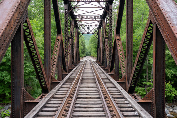 rusty railway truss bridge - railway bridge imagens e fotografias de stock