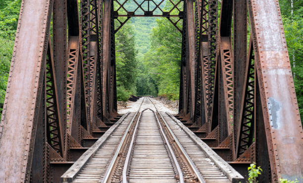 steel rail truss bridge - railway bridge imagens e fotografias de stock