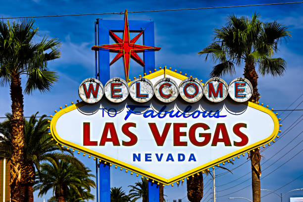 the welcome to fabulous las vegas sign on bright sunny day in las vegas.welcome to never sleep city las vegas, nevada sign with the heart of las vegas scene in the background. - welcome to fabulous las vegas sign las vegas metropolitan area casino neon light imagens e fotografias de stock