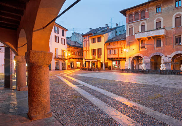 istock Como - The square Piazza San Fedele and square at dusk. 1256885612