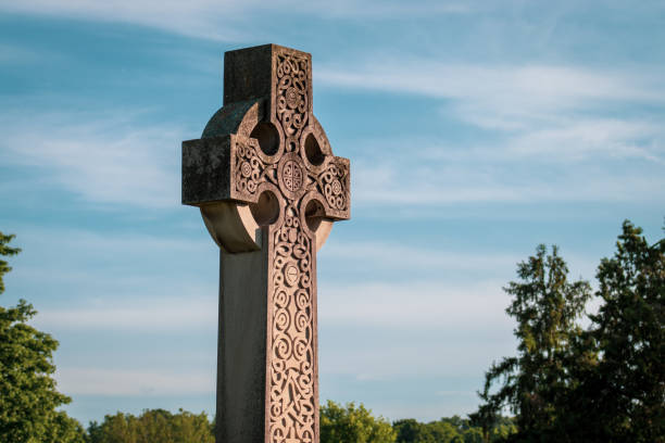 ケルト十字架墓石 - grave cemetery celtic culture tombstone ストックフォトと画像