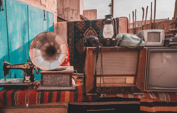 antiguidades vintage em exposição em dubai - arab style audio - fotografias e filmes do acervo