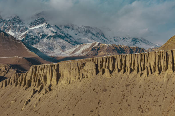 safari de montaña upper mustang trekking nepal himalaya - muktinath fotografías e imágenes de stock