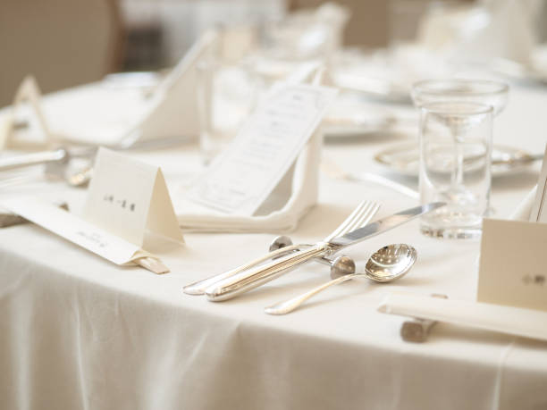 日本の披露宴会場でのテーブル設定 - 結婚式 ストックフォトと画像