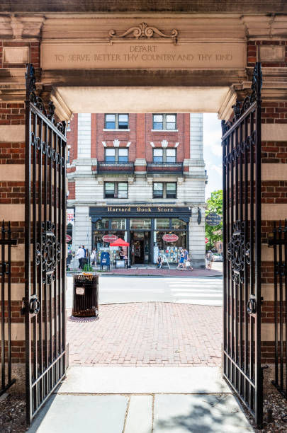 universidade dexter gate harvard - editorial concepts and ideas retail place store - fotografias e filmes do acervo