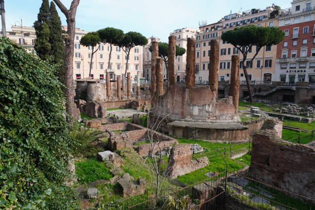 istock Largo di Torre Argentina Roman Ruins 1257133538
