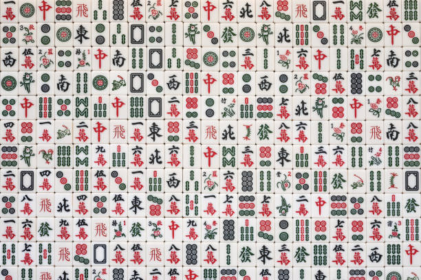 tuiles de mahjong empilées comme arrière-plan - mahjong photos et images de collection