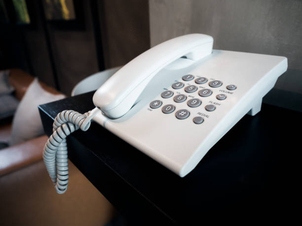 白い固定電話。 - vintage telephone ストックフォトと画像