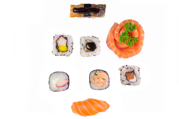 白い背景に隔離寿司とサヒミの日本食コンボ - uramaki ストックフォトと画像