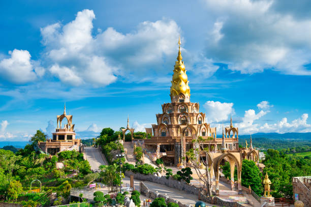 wat phra that pha son kaew , район кхао хо, провинция пхетчабун, таиланд - stupa pagoda thailand asian culture стоковые фото и изображения