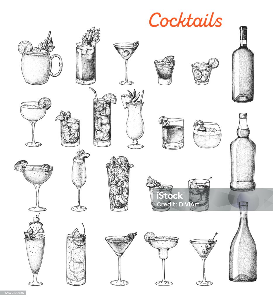Cocktail alcolici illustrazione vettoriale disegnata a mano. Set di schizzi. Cognac, brandy, vodka, tequila, whisky, champagne, vino, cocktail margarita. Bottiglia e vetro. - arte vettoriale royalty-free di Cocktail