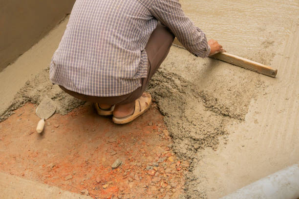 istock Indian labour leveling plasterred floor. 1257241151